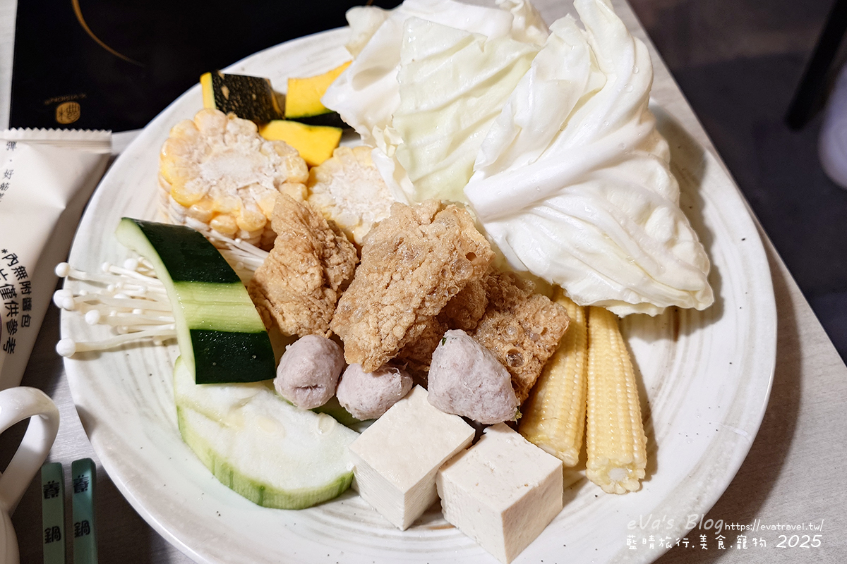 【台中火鍋】養鍋石頭涮涮鍋 南屯黎明店｜湯底選擇多樣、自助吧食材豐富、必吃阿嬤ㄟ古早雞。台中寵物友善餐廳