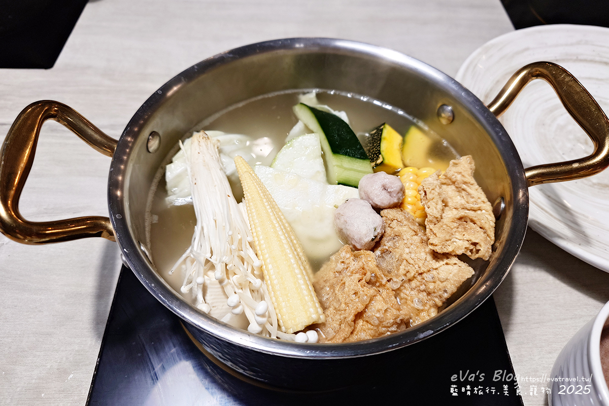 【台中火鍋】養鍋石頭涮涮鍋 南屯黎明店｜湯底選擇多樣、自助吧食材豐富、必吃阿嬤ㄟ古早雞。台中寵物友善餐廳
