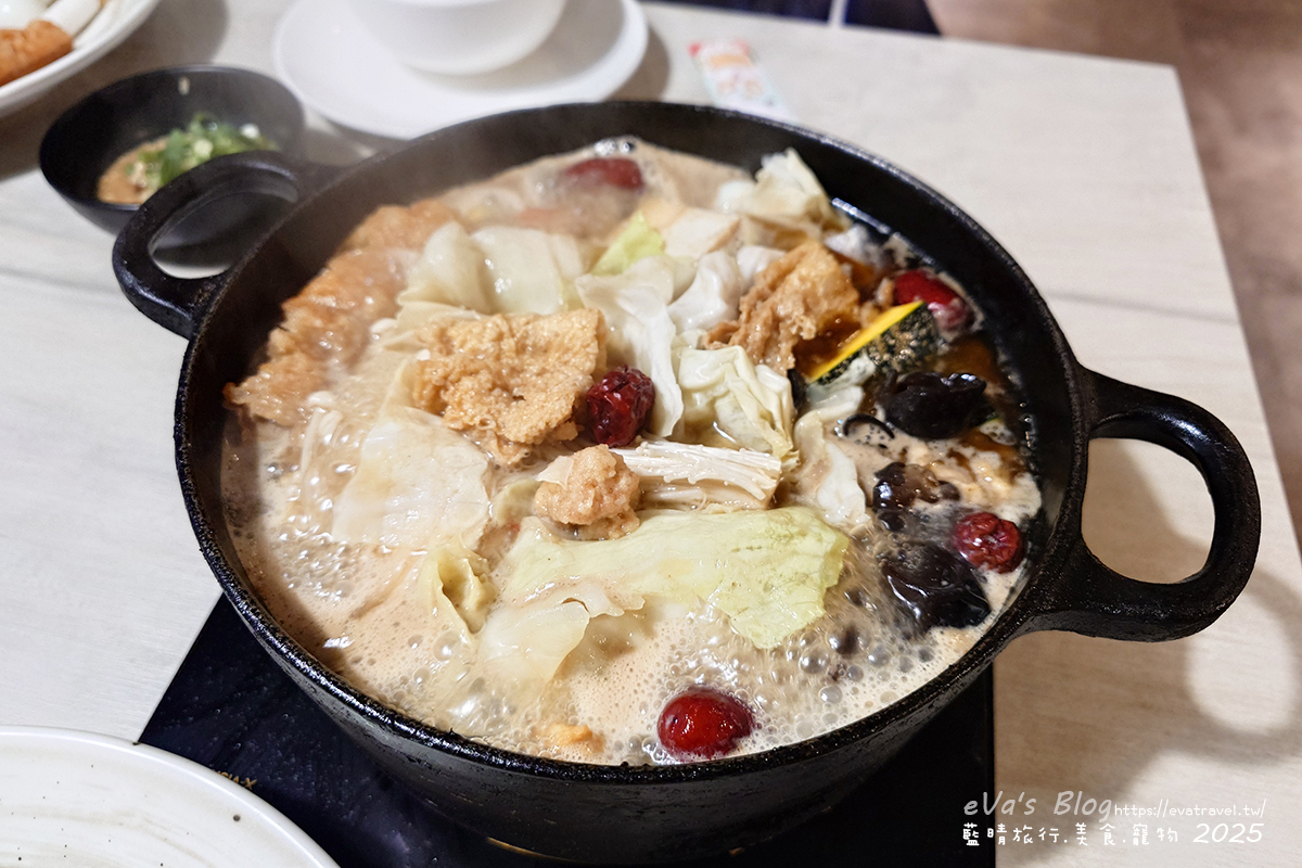 【台中火鍋】養鍋石頭涮涮鍋 南屯黎明店｜湯底選擇多樣、自助吧食材豐富、必吃阿嬤ㄟ古早雞。台中寵物友善餐廳