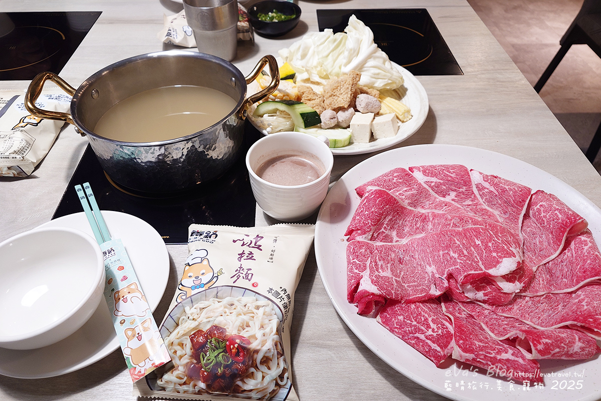 【台中火鍋】養鍋石頭涮涮鍋 南屯黎明店｜湯底選擇多樣、自助吧食材豐富、必吃阿嬤ㄟ古早雞。台中寵物友善餐廳