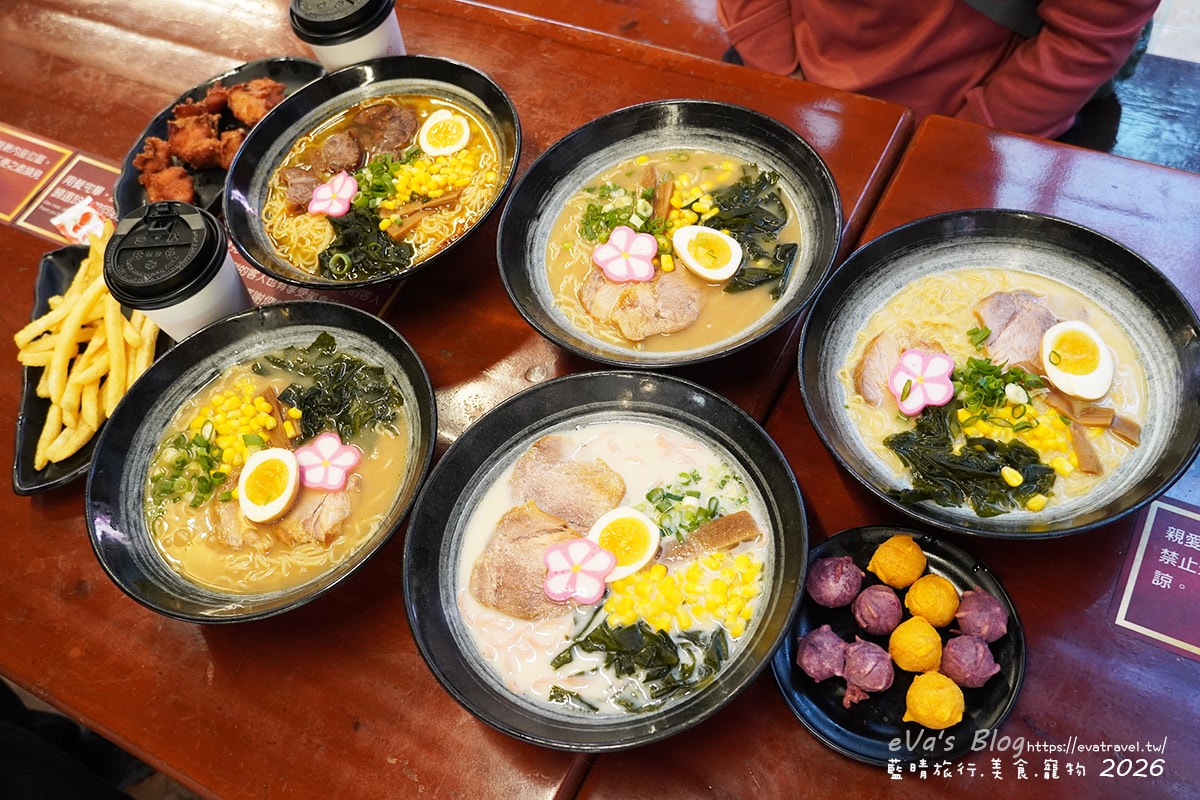 牛肉拉麵、味噌拉麵與櫻花拉麵及炸物合照，九族文化村櫻花季美食