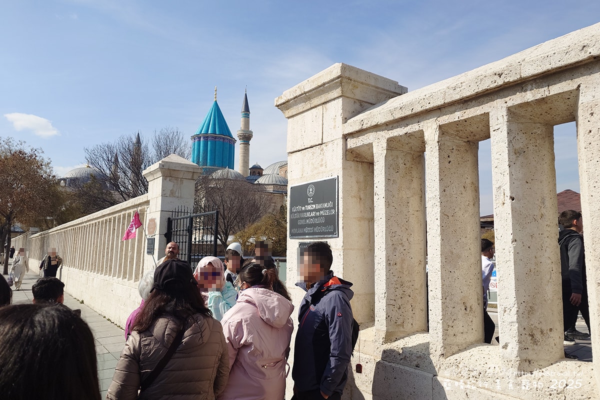 【土耳其蜜月旅遊】Mevlana Museum 梅夫拉那博物館｜孔亞必訪景點，旋轉舞發源地與象徵精神權威的石棺頭巾。土耳其景點