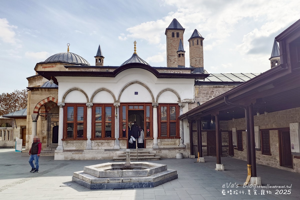 【土耳其蜜月旅遊】Mevlana Museum 梅夫拉那博物館｜孔亞必訪景點，旋轉舞發源地與象徵精神權威的石棺頭巾。土耳其景點