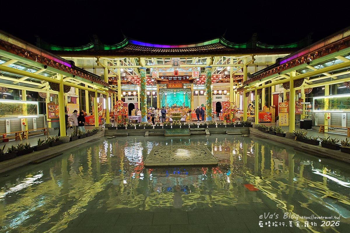 【彰化景點】玻璃媽祖廟台灣護聖宮｜整座廟宇以玻璃打造，夜晚點燈後更顯莊嚴迷人。台灣玻璃工藝