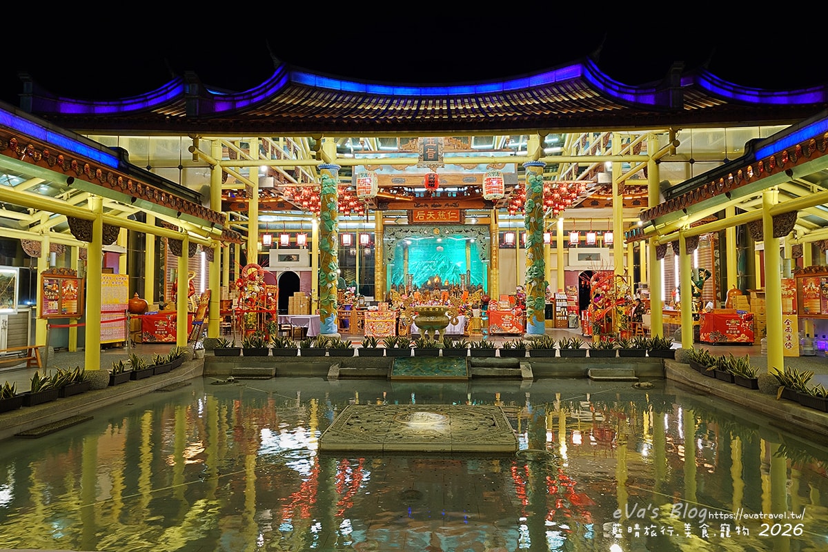 【彰化景點】玻璃媽祖廟台灣護聖宮｜整座廟宇以玻璃打造，夜晚點燈後更顯莊嚴迷人。台灣玻璃工藝