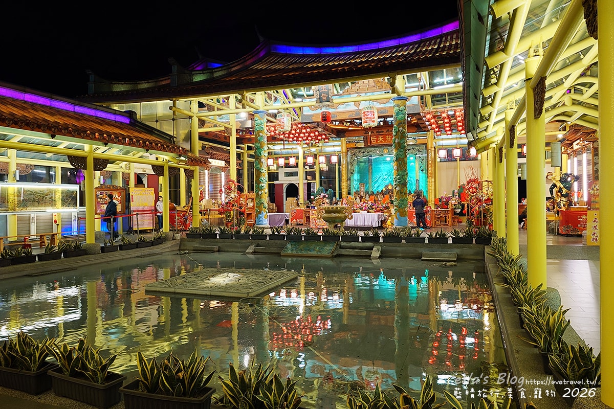 【彰化景點】玻璃媽祖廟台灣護聖宮｜整座廟宇以玻璃打造，夜晚點燈後更顯莊嚴迷人。台灣玻璃工藝