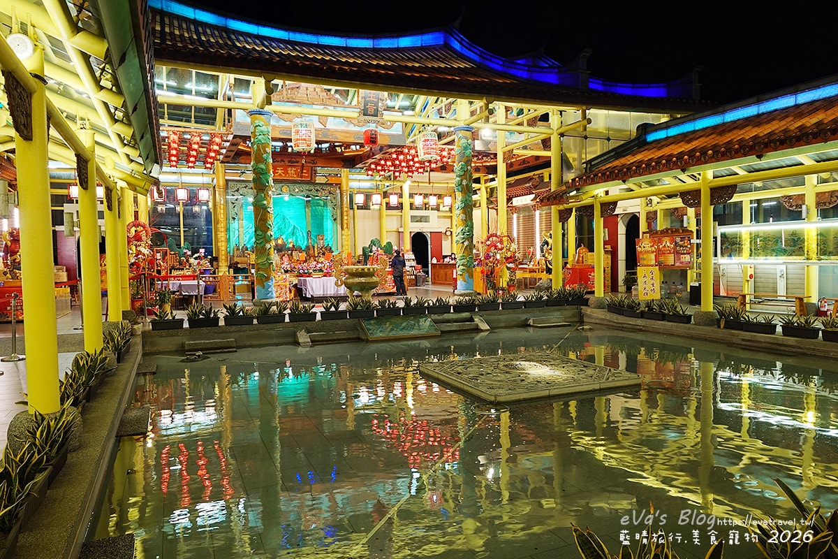 【彰化景點】玻璃媽祖廟台灣護聖宮｜整座廟宇以玻璃打造，夜晚點燈後更顯莊嚴迷人。台灣玻璃工藝