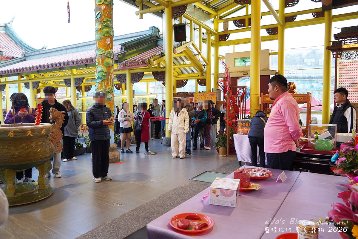 【彰化景點】玻璃媽祖廟台灣護聖宮｜整座廟宇以玻璃打造，夜晚點燈後更顯莊嚴迷人。台灣玻璃工藝