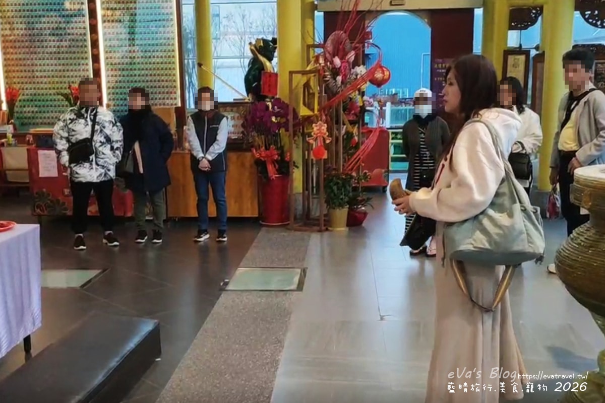 【彰化景點】玻璃媽祖廟台灣護聖宮｜整座廟宇以玻璃打造，夜晚點燈後更顯莊嚴迷人。台灣玻璃工藝