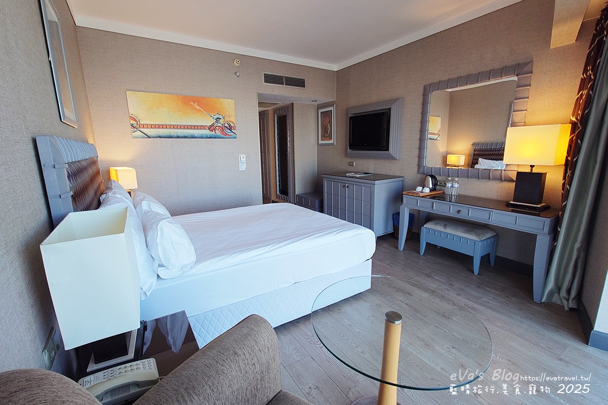 【土耳其蜜月旅遊】Grand Hotel Konya 科尼亞大飯店｜舒適房型與自助餐體驗＋落地窗城市景觀。土耳其住宿