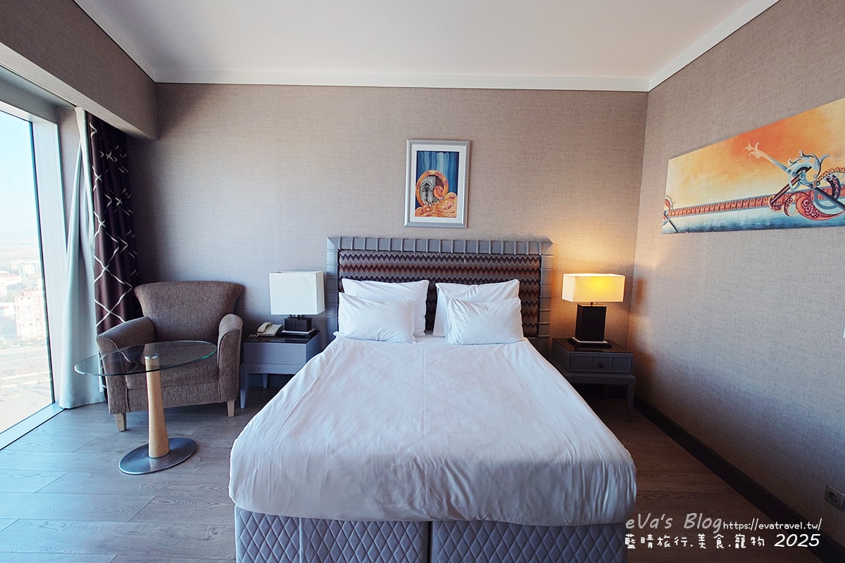 【土耳其蜜月旅遊】Grand Hotel Konya 科尼亞大飯店｜舒適房型與自助餐體驗＋落地窗城市景觀。土耳其住宿