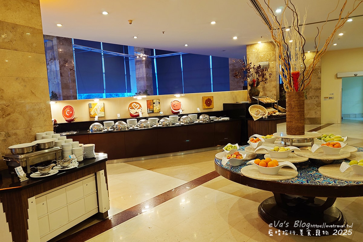 【土耳其蜜月旅遊】Grand Hotel Konya 科尼亞大飯店｜舒適房型與自助餐體驗＋落地窗城市景觀。土耳其住宿