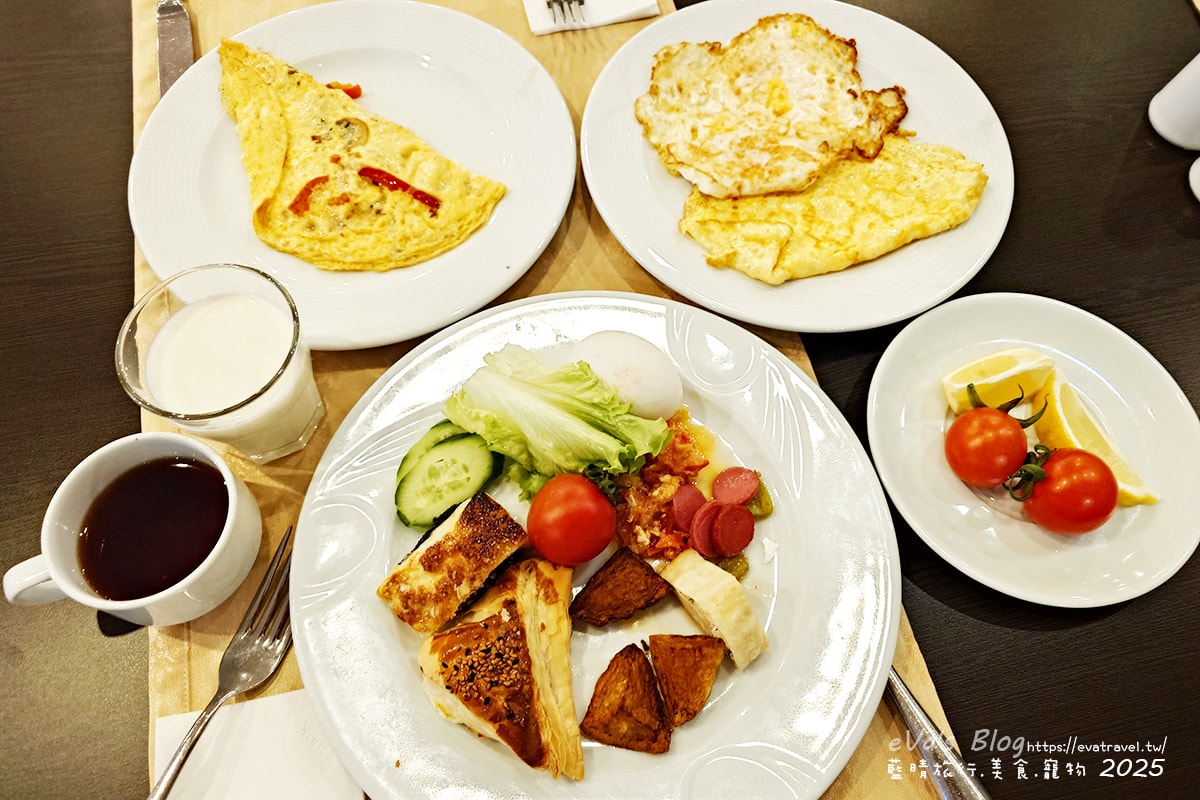 【土耳其蜜月旅遊】Grand Hotel Konya 科尼亞大飯店｜舒適房型與自助餐體驗＋落地窗城市景觀。土耳其住宿