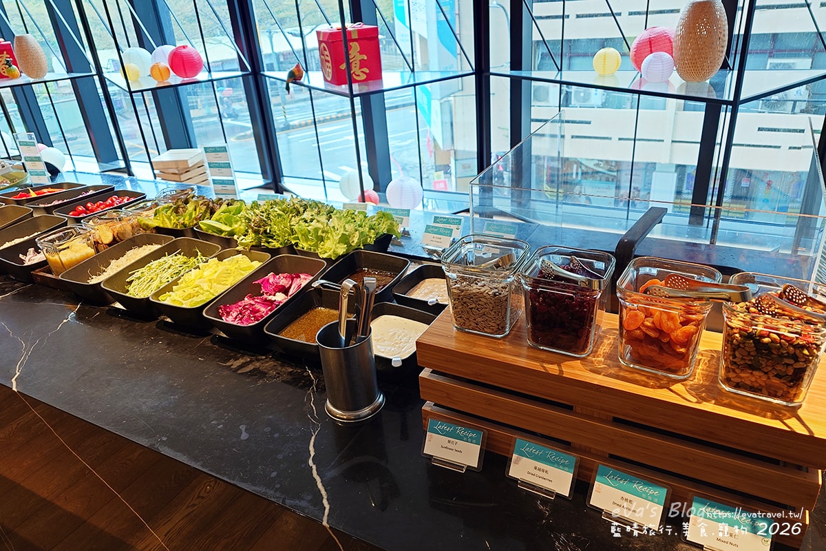【台中李方艾美】新食譜全日餐廳自助式午餐｜多國料理＋紅白酒、生啤酒無限暢飲。台中吃到飽