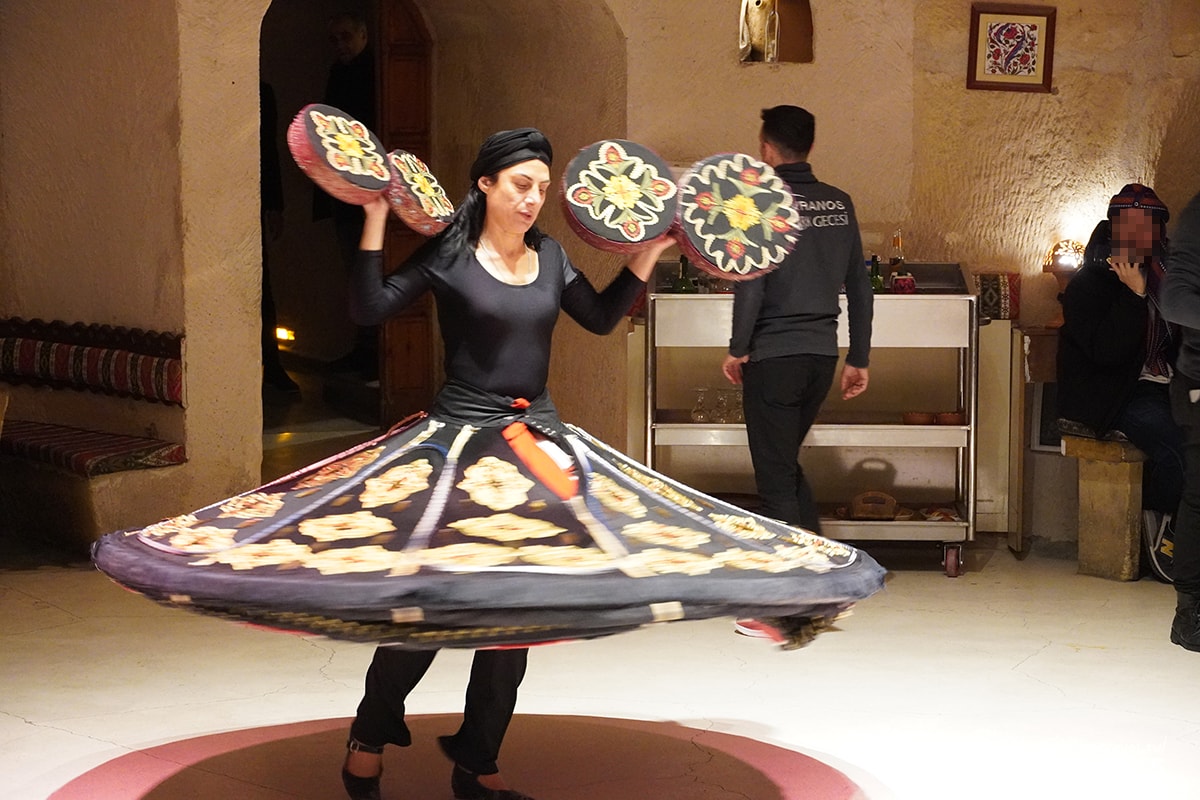 【土耳其蜜月旅遊】Evranos Restaurant 洞穴餐廳｜土耳其之夜 Turkish Night 表演＋午餐體驗。土耳其餐廳