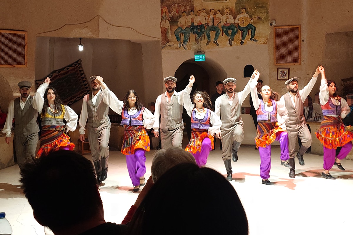 【土耳其蜜月旅遊】Evranos Restaurant 洞穴餐廳｜土耳其之夜 Turkish Night 表演＋午餐體驗。土耳其餐廳