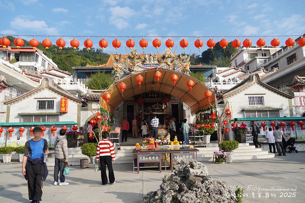 【高雄景點】大崗山超峰寺|飛瓦神蹟傳說×250年歷史廟宇×觀景台與建築之美。高雄廟宇 - 第3張圖 【高雄景點】大崗山超峰寺|飛瓦神蹟傳說×250年歷史廟宇×觀景台與建築之美。高雄廟宇