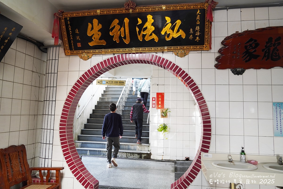 【高雄景點】大崗山超峰寺|飛瓦神蹟傳說×250年歷史廟宇×觀景台與建築之美。高雄廟宇 - 第16張圖 【高雄景點】大崗山超峰寺|飛瓦神蹟傳說×250年歷史廟宇×觀景台與建築之美。高雄廟宇