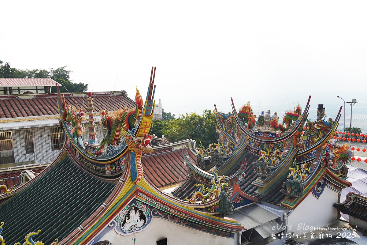 【高雄景點】大崗山超峰寺|飛瓦神蹟傳說×250年歷史廟宇×觀景台與建築之美。高雄廟宇 - 第14張圖 【高雄景點】大崗山超峰寺|飛瓦神蹟傳說×250年歷史廟宇×觀景台與建築之美。高雄廟宇