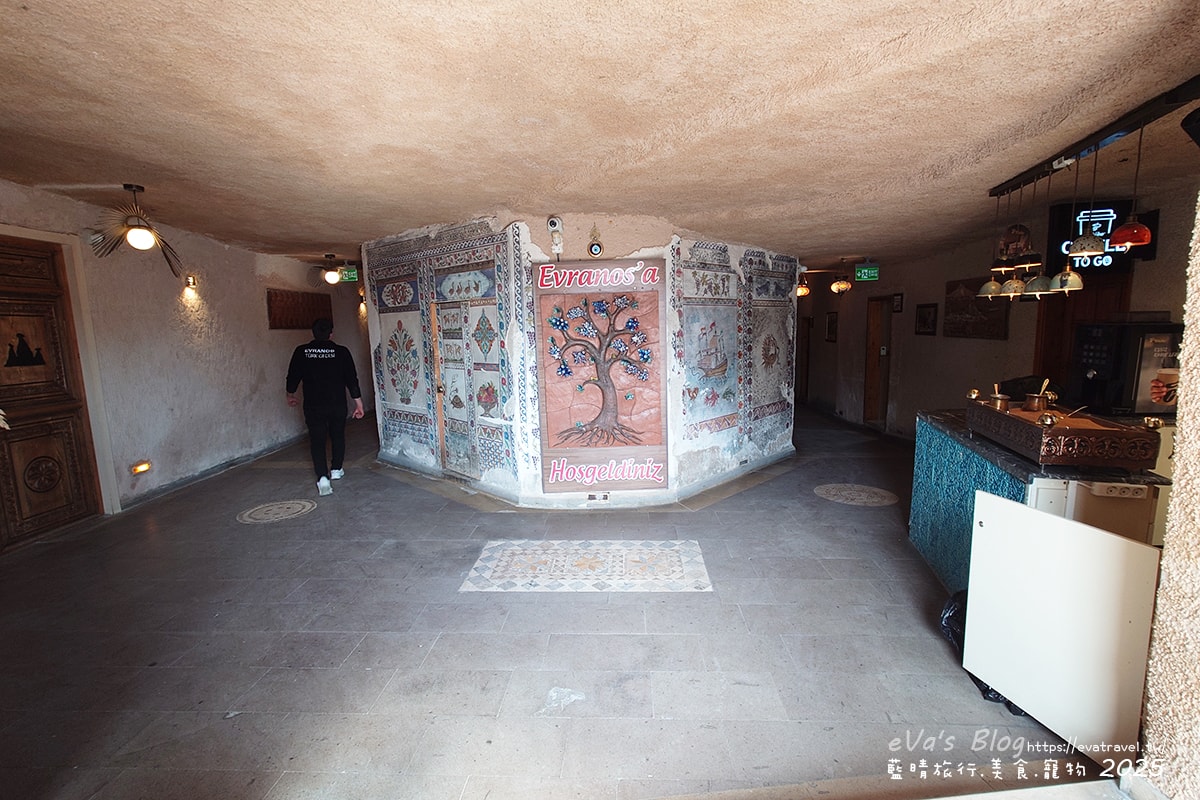 Evranos Restaurant 洞穴餐廳入口大廳｜土耳其圖騰裝飾牆面設計