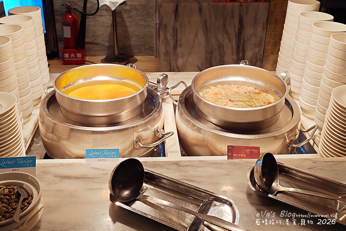 【台中李方艾美】新食譜全日餐廳自助式晚餐｜超人氣鴨韻百味吃到飽、威靈頓鮭魚現場秀＋紅白酒、生啤酒無限暢飲。台中吃到飽