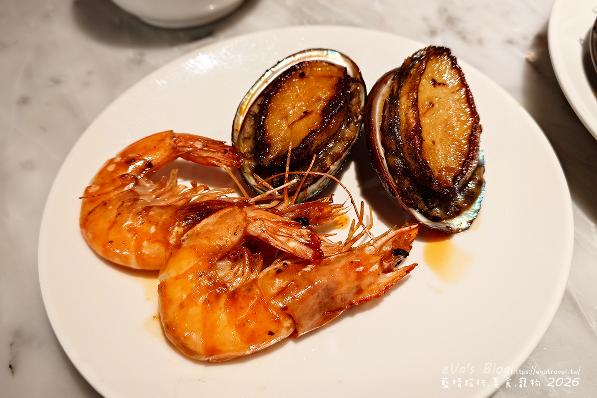 【台中李方艾美】新食譜全日餐廳自助式晚餐｜超人氣鴨韻百味吃到飽、威靈頓鮭魚現場秀＋紅白酒、生啤酒無限暢飲。台中吃到飽