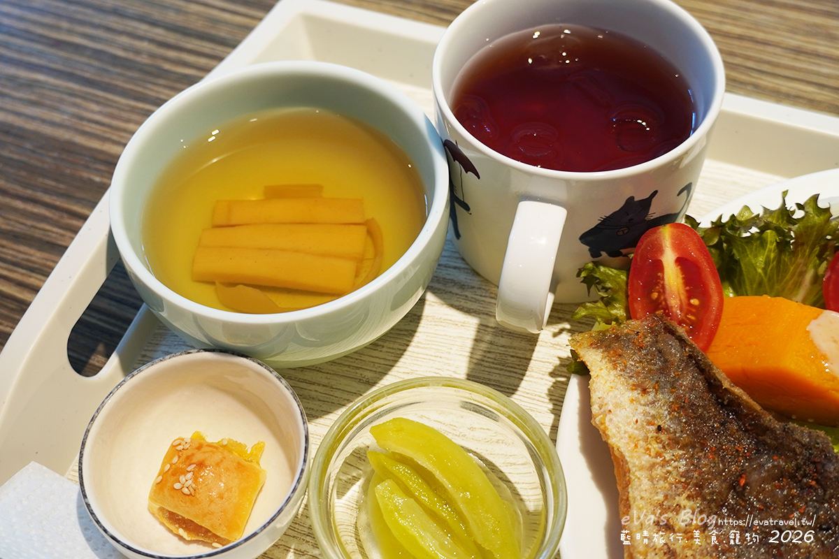 【台中太平美食】草本光農場｜藏身山林的溫馨私廚，在綠意環繞中享受慢步調餐食。台中寵物友善餐廳