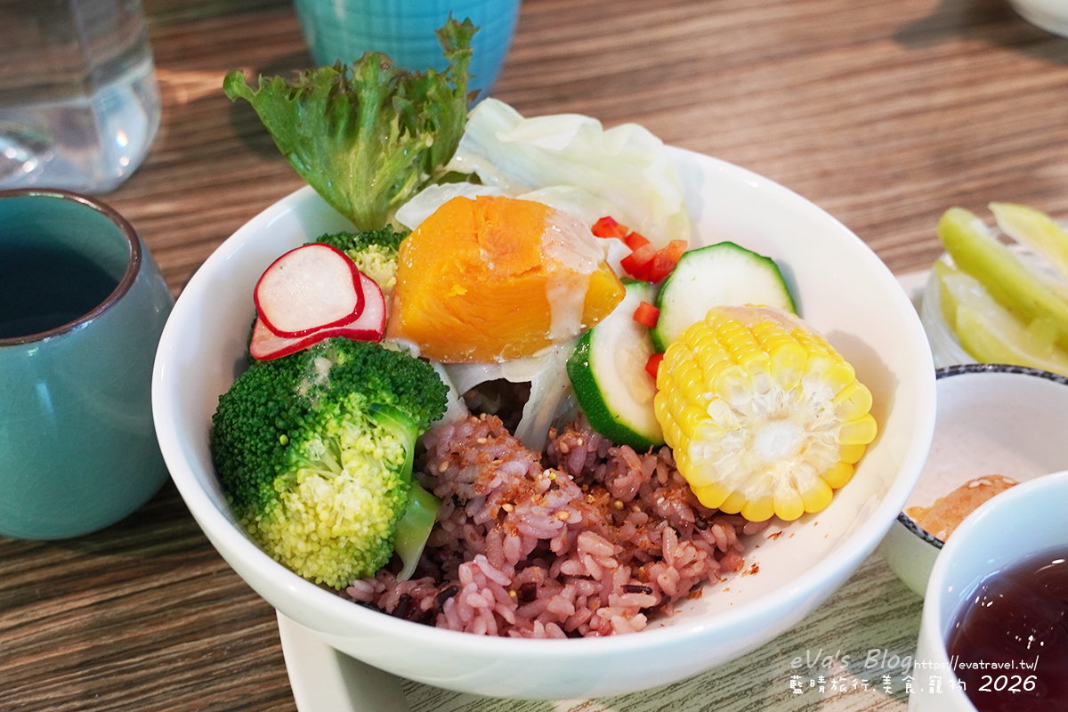 【台中太平美食】草本光農場｜藏身山林的溫馨私廚，在綠意環繞中享受慢步調餐食。台中寵物友善餐廳