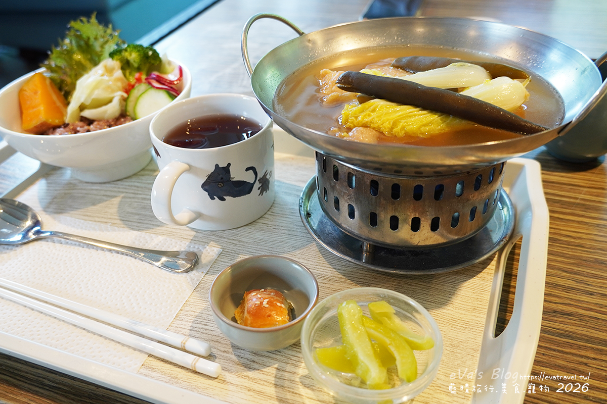 【台中太平美食】草本光農場｜藏身山林的溫馨私廚，在綠意環繞中享受慢步調餐食。台中寵物友善餐廳