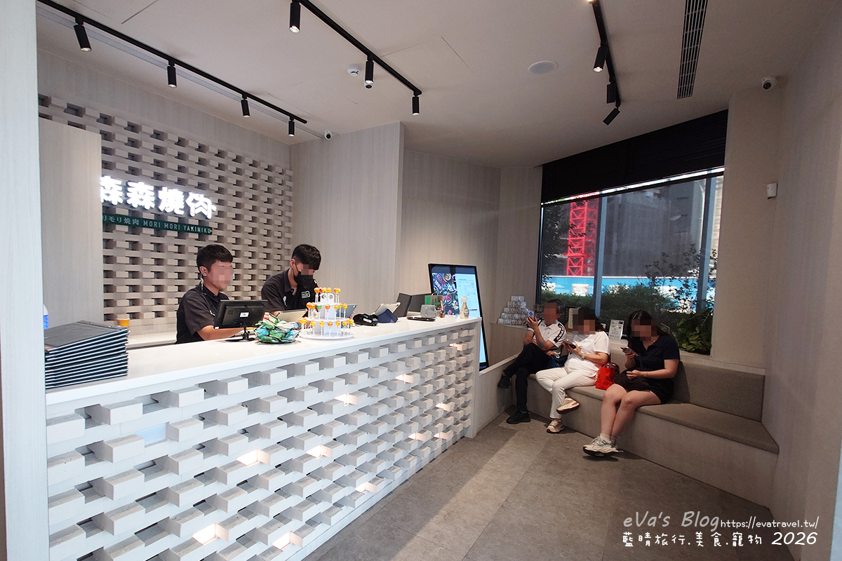 【台中燒肉推薦】森森燒肉中科店|森森燒肉中科店全新改裝,點叢林玫瑰餐送精品金叉,當月壽星還送超美「玫瑰肉肉花」,全家拍貼合照儀式感直接拉滿。台中燒烤 - 第4張圖 【台中燒肉推薦】森森燒肉中科店|森森燒肉中科店全新改裝,點叢林玫瑰餐送精品金叉,當月壽星還送超美「玫瑰肉肉花」,全家拍貼合照儀式感直接拉滿。台中燒烤