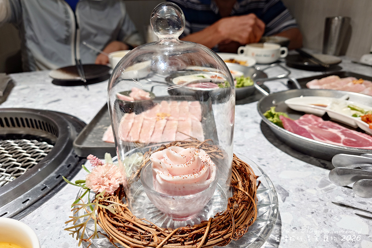 【台中燒肉推薦】森森燒肉中科店|森森燒肉中科店全新改裝,點叢林玫瑰餐送精品金叉,當月壽星還送超美「玫瑰肉肉花」,全家拍貼合照儀式感直接拉滿。台中燒烤 - 第6張圖 【台中燒肉推薦】森森燒肉中科店|森森燒肉中科店全新改裝,點叢林玫瑰餐送精品金叉,當月壽星還送超美「玫瑰肉肉花」,全家拍貼合照儀式感直接拉滿。台中燒烤