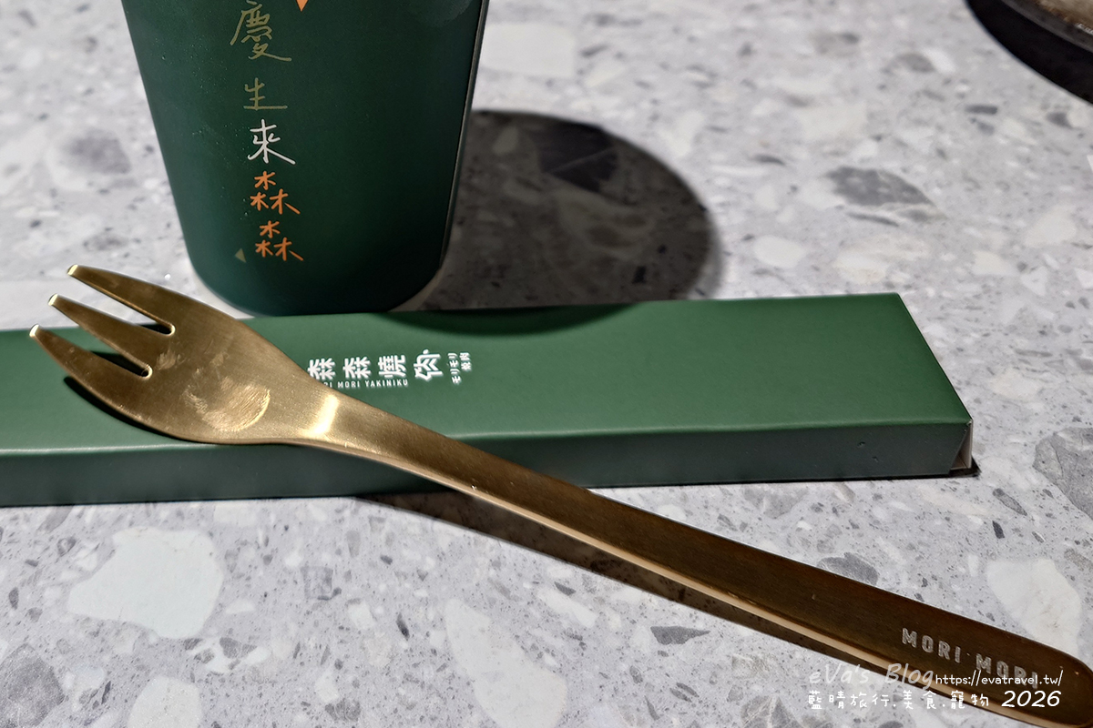 【台中燒肉推薦】森森燒肉中科店|森森燒肉中科店全新改裝,點叢林玫瑰餐送精品金叉,當月壽星還送超美「玫瑰肉肉花」,全家拍貼合照儀式感直接拉滿。台中燒烤 - 第9張圖 【台中燒肉推薦】森森燒肉中科店|森森燒肉中科店全新改裝,點叢林玫瑰餐送精品金叉,當月壽星還送超美「玫瑰肉肉花」,全家拍貼合照儀式感直接拉滿。台中燒烤
