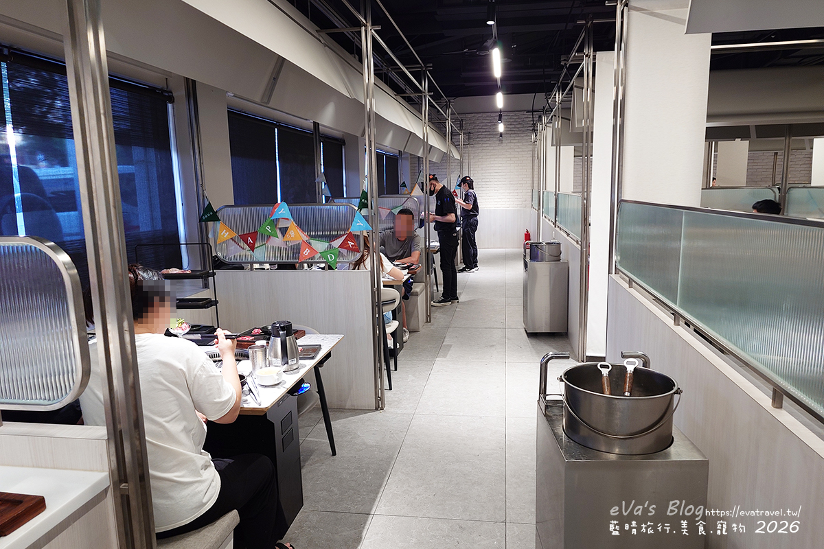 【台中燒肉推薦】森森燒肉中科店|森森燒肉中科店全新改裝,點叢林玫瑰餐送精品金叉,當月壽星還送超美「玫瑰肉肉花」,全家拍貼合照儀式感直接拉滿。台中燒烤 - 第12張圖 【台中燒肉推薦】森森燒肉中科店|森森燒肉中科店全新改裝,點叢林玫瑰餐送精品金叉,當月壽星還送超美「玫瑰肉肉花」,全家拍貼合照儀式感直接拉滿。台中燒烤