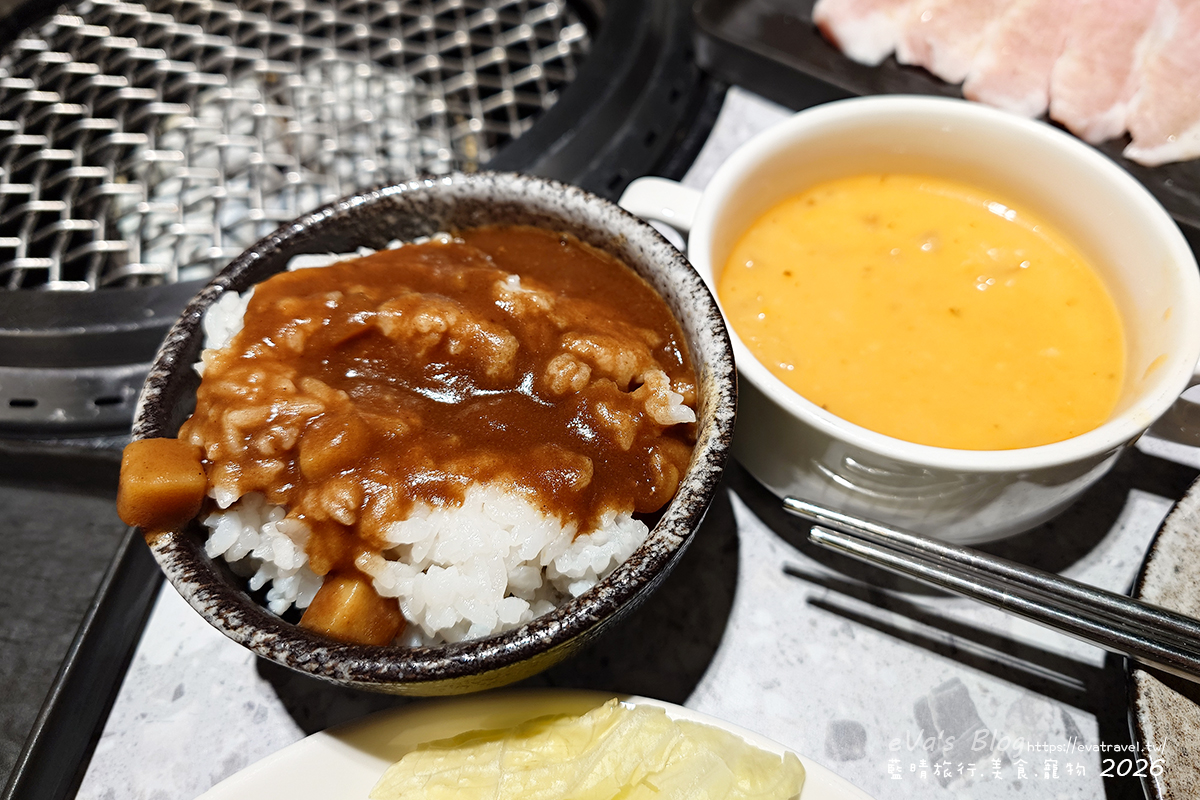 【台中燒肉推薦】森森燒肉中科店|森森燒肉中科店全新改裝,點叢林玫瑰餐送精品金叉,當月壽星還送超美「玫瑰肉肉花」,全家拍貼合照儀式感直接拉滿。台中燒烤 - 第21張圖 【台中燒肉推薦】森森燒肉中科店|森森燒肉中科店全新改裝,點叢林玫瑰餐送精品金叉,當月壽星還送超美「玫瑰肉肉花」,全家拍貼合照儀式感直接拉滿。台中燒烤