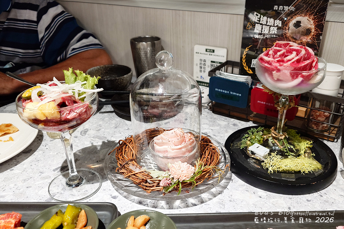 【台中燒肉推薦】森森燒肉中科店|森森燒肉中科店全新改裝,點叢林玫瑰餐送精品金叉,當月壽星還送超美「玫瑰肉肉花」,全家拍貼合照儀式感直接拉滿。台中燒烤 - 第57張圖 【台中燒肉推薦】森森燒肉中科店|森森燒肉中科店全新改裝,點叢林玫瑰餐送精品金叉,當月壽星還送超美「玫瑰肉肉花」,全家拍貼合照儀式感直接拉滿。台中燒烤