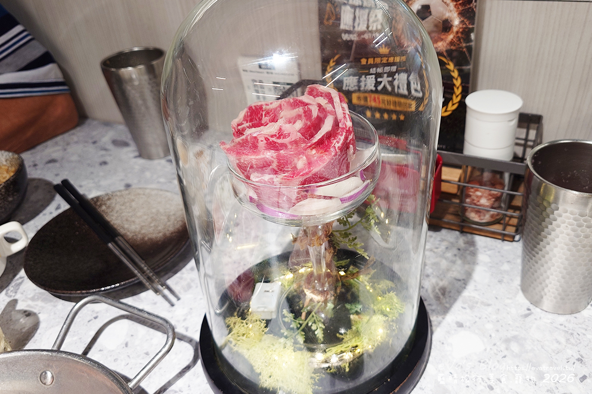 【台中燒肉推薦】森森燒肉中科店|森森燒肉中科店全新改裝,點叢林玫瑰餐送精品金叉,當月壽星還送超美「玫瑰肉肉花」,全家拍貼合照儀式感直接拉滿。台中燒烤 - 第59張圖 【台中燒肉推薦】森森燒肉中科店|森森燒肉中科店全新改裝,點叢林玫瑰餐送精品金叉,當月壽星還送超美「玫瑰肉肉花」,全家拍貼合照儀式感直接拉滿。台中燒烤