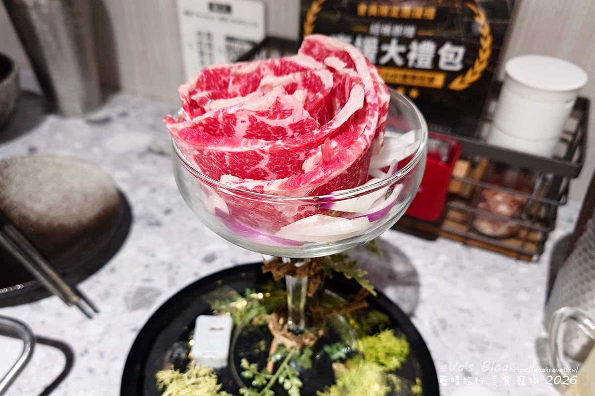 【台中燒肉推薦】森森燒肉中科店|森森燒肉中科店全新改裝,點叢林玫瑰餐送精品金叉,當月壽星還送超美「玫瑰肉肉花」,全家拍貼合照儀式感直接拉滿。台中燒烤 - 第60張圖 【台中燒肉推薦】森森燒肉中科店|森森燒肉中科店全新改裝,點叢林玫瑰餐送精品金叉,當月壽星還送超美「玫瑰肉肉花」,全家拍貼合照儀式感直接拉滿。台中燒烤
