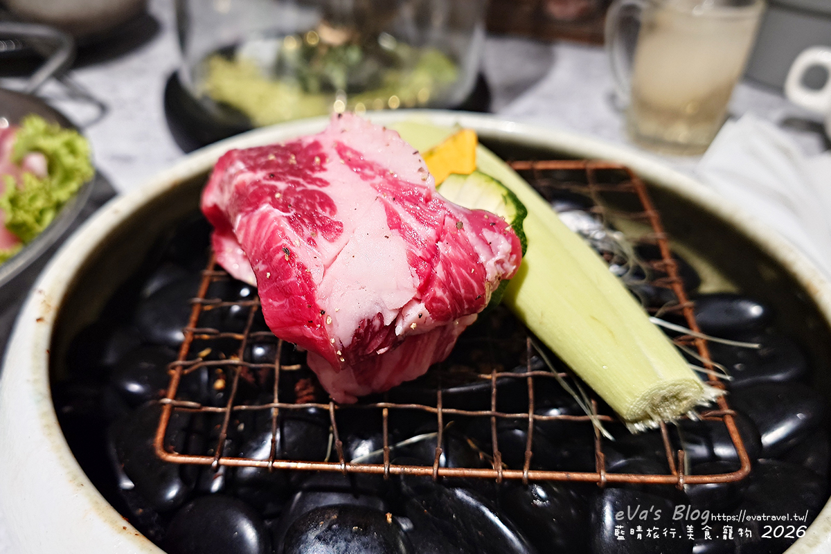 【台中燒肉推薦】森森燒肉中科店|森森燒肉中科店全新改裝,點叢林玫瑰餐送精品金叉,當月壽星還送超美「玫瑰肉肉花」,全家拍貼合照儀式感直接拉滿。台中燒烤 - 第62張圖 【台中燒肉推薦】森森燒肉中科店|森森燒肉中科店全新改裝,點叢林玫瑰餐送精品金叉,當月壽星還送超美「玫瑰肉肉花」,全家拍貼合照儀式感直接拉滿。台中燒烤