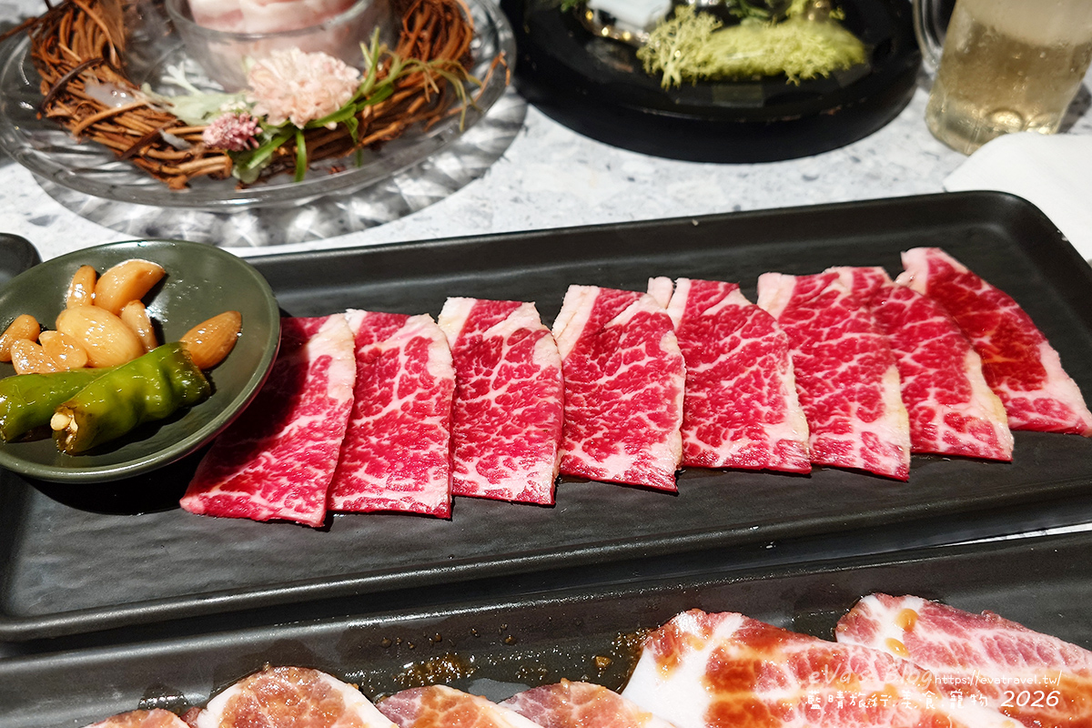 【台中燒肉推薦】森森燒肉中科店|森森燒肉中科店全新改裝,點叢林玫瑰餐送精品金叉,當月壽星還送超美「玫瑰肉肉花」,全家拍貼合照儀式感直接拉滿。台中燒烤 - 第64張圖 【台中燒肉推薦】森森燒肉中科店|森森燒肉中科店全新改裝,點叢林玫瑰餐送精品金叉,當月壽星還送超美「玫瑰肉肉花」,全家拍貼合照儀式感直接拉滿。台中燒烤