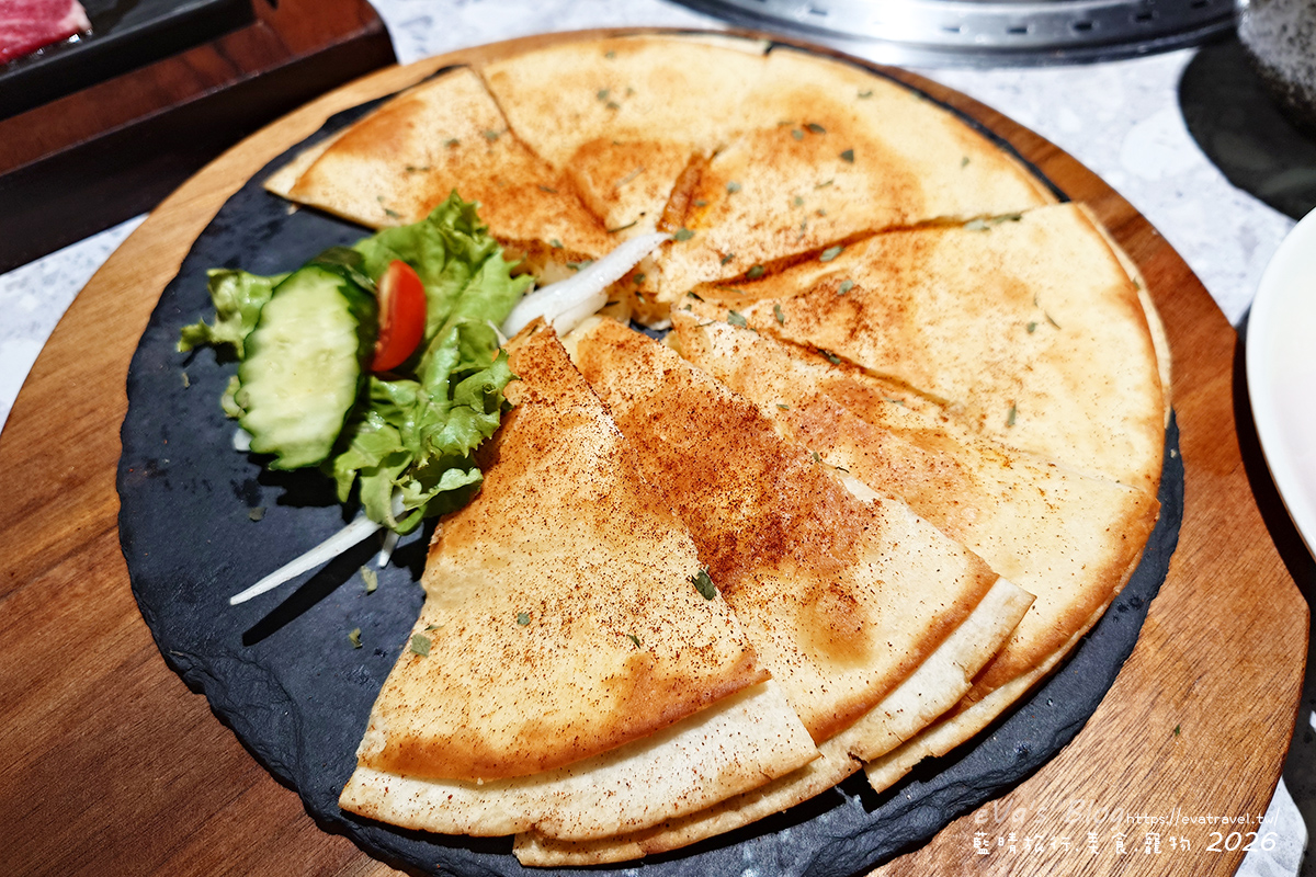 【台中燒肉推薦】森森燒肉中科店|森森燒肉中科店全新改裝,點叢林玫瑰餐送精品金叉,當月壽星還送超美「玫瑰肉肉花」,全家拍貼合照儀式感直接拉滿。台中燒烤 - 第70張圖 【台中燒肉推薦】森森燒肉中科店|森森燒肉中科店全新改裝,點叢林玫瑰餐送精品金叉,當月壽星還送超美「玫瑰肉肉花」,全家拍貼合照儀式感直接拉滿。台中燒烤