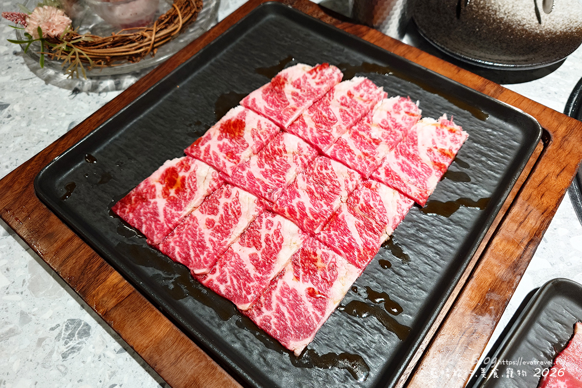 【台中燒肉推薦】森森燒肉中科店|森森燒肉中科店全新改裝,點叢林玫瑰餐送精品金叉,當月壽星還送超美「玫瑰肉肉花」,全家拍貼合照儀式感直接拉滿。台中燒烤 - 第72張圖 【台中燒肉推薦】森森燒肉中科店|森森燒肉中科店全新改裝,點叢林玫瑰餐送精品金叉,當月壽星還送超美「玫瑰肉肉花」,全家拍貼合照儀式感直接拉滿。台中燒烤