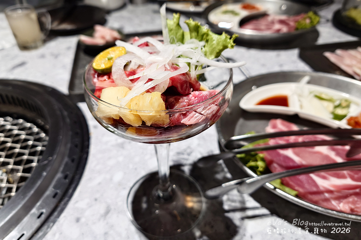 【台中燒肉推薦】森森燒肉中科店|森森燒肉中科店全新改裝,點叢林玫瑰餐送精品金叉,當月壽星還送超美「玫瑰肉肉花」,全家拍貼合照儀式感直接拉滿。台中燒烤 - 第74張圖 【台中燒肉推薦】森森燒肉中科店|森森燒肉中科店全新改裝,點叢林玫瑰餐送精品金叉,當月壽星還送超美「玫瑰肉肉花」,全家拍貼合照儀式感直接拉滿。台中燒烤