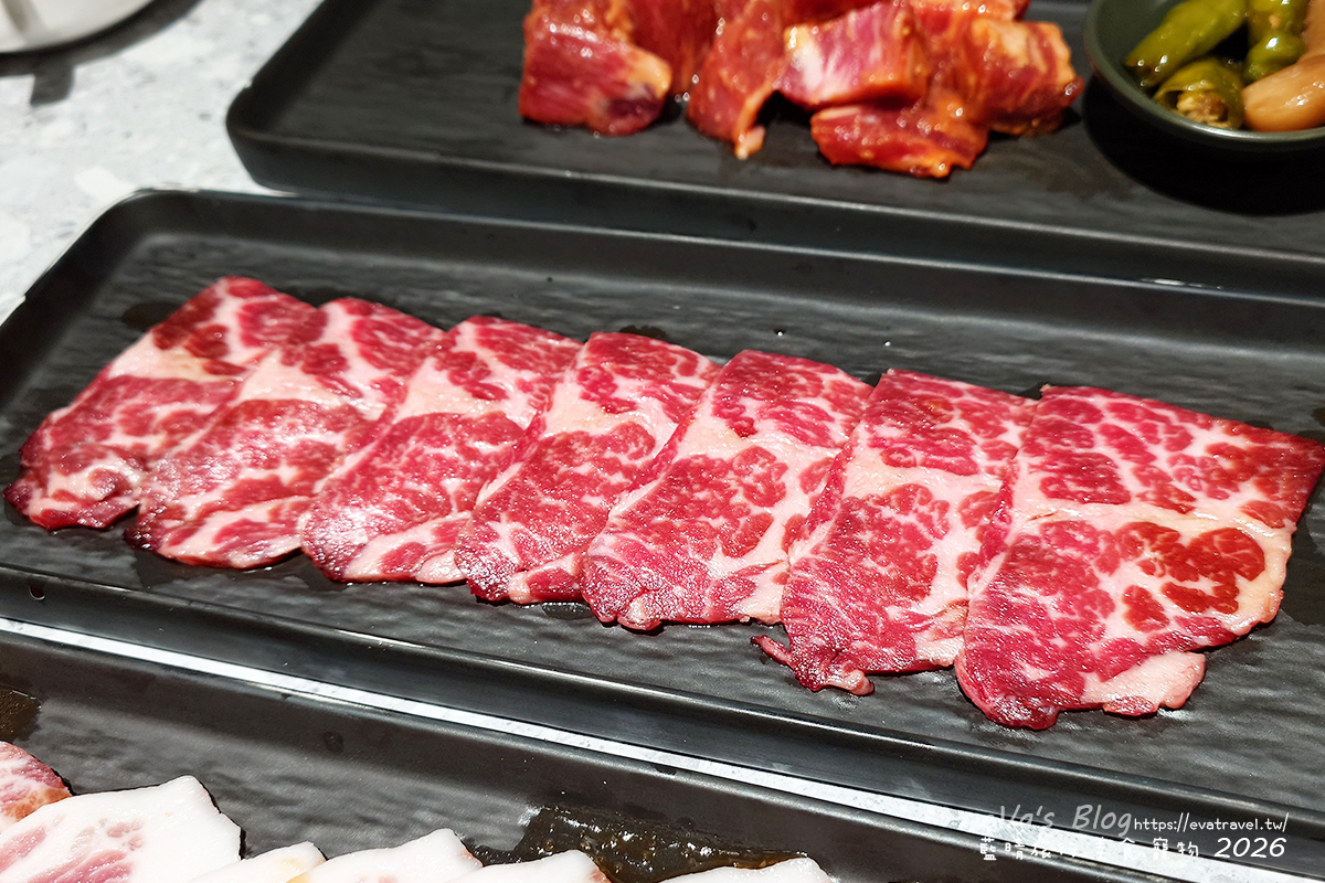 【台中燒肉推薦】森森燒肉中科店|森森燒肉中科店全新改裝,點叢林玫瑰餐送精品金叉,當月壽星還送超美「玫瑰肉肉花」,全家拍貼合照儀式感直接拉滿。台中燒烤 - 第77張圖 【台中燒肉推薦】森森燒肉中科店|森森燒肉中科店全新改裝,點叢林玫瑰餐送精品金叉,當月壽星還送超美「玫瑰肉肉花」,全家拍貼合照儀式感直接拉滿。台中燒烤