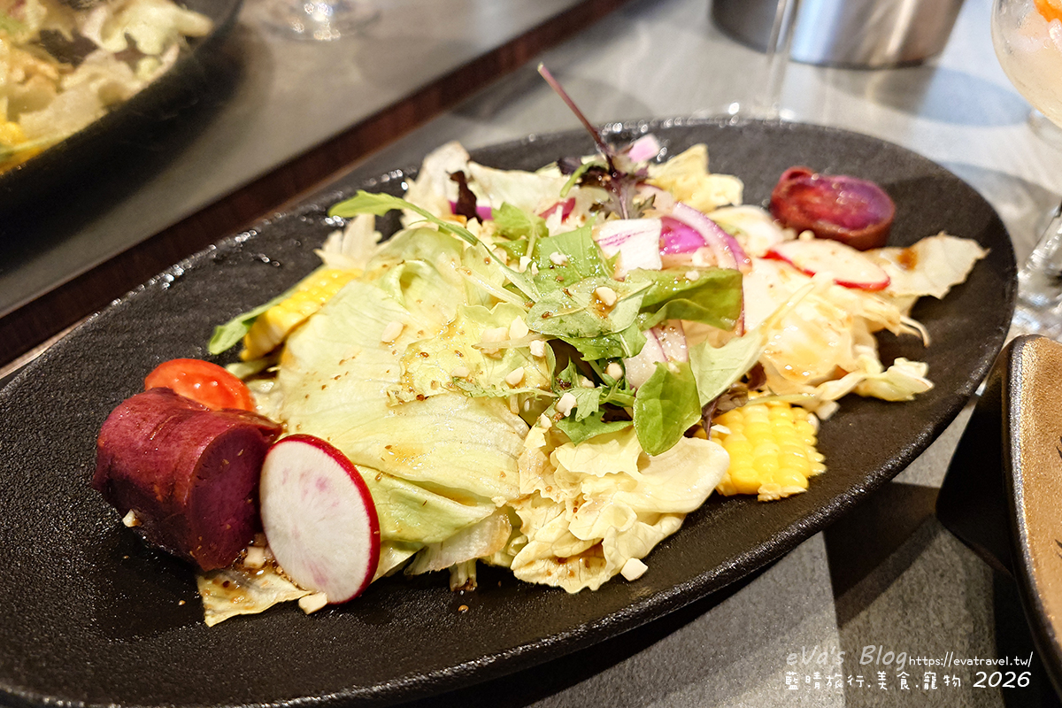 【台中燒肉推薦】札卡燒肉南屯店｜全台首間輸送帶燒肉、寶藏和牛與豐富附餐，壽星慶生超有儀式感。台中寵物友善燒烤店