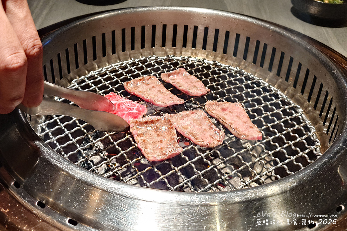 【台中燒肉推薦】札卡燒肉南屯店｜全台首間輸送帶燒肉、寶藏和牛與豐富附餐，壽星慶生超有儀式感。台中寵物友善燒烤店