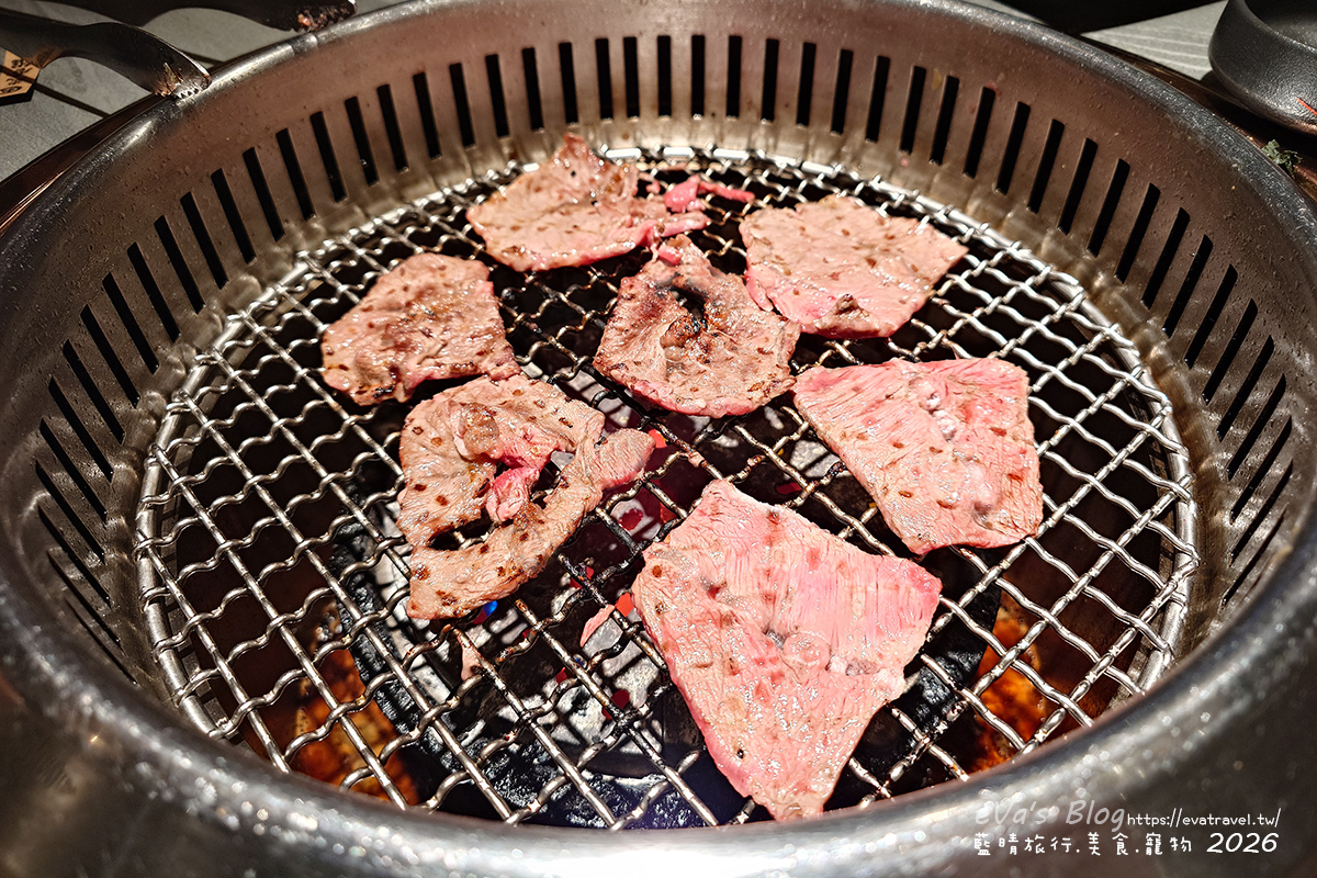 【台中燒肉推薦】札卡燒肉南屯店｜全台首間輸送帶燒肉、寶藏和牛與豐富附餐，壽星慶生超有儀式感。台中寵物友善燒烤店