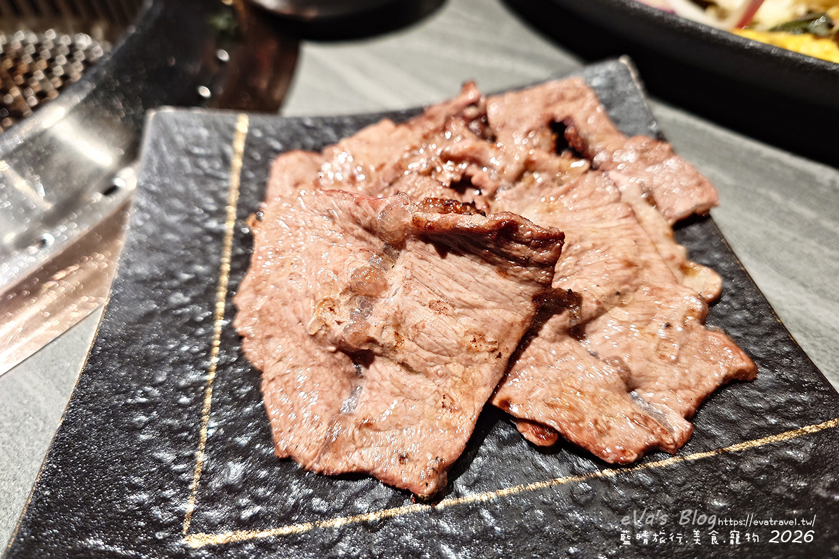 【台中燒肉推薦】札卡燒肉南屯店｜全台首間輸送帶燒肉、寶藏和牛與豐富附餐，壽星慶生超有儀式感。台中寵物友善燒烤店