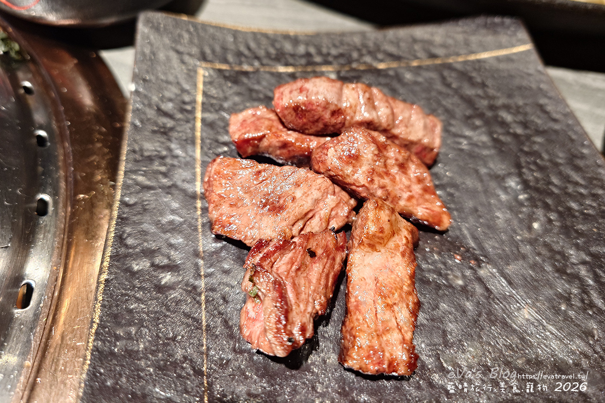【台中燒肉推薦】札卡燒肉南屯店｜全台首間輸送帶燒肉、寶藏和牛與豐富附餐，壽星慶生超有儀式感。台中寵物友善燒烤店