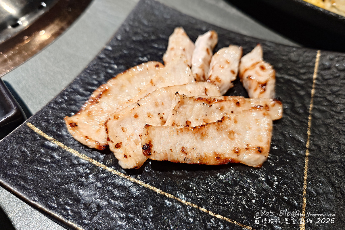 【台中燒肉推薦】札卡燒肉南屯店｜全台首間輸送帶燒肉、寶藏和牛與豐富附餐，壽星慶生超有儀式感。台中寵物友善燒烤店