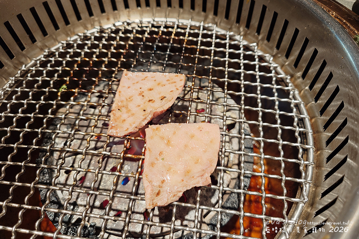 【台中燒肉推薦】札卡燒肉南屯店｜全台首間輸送帶燒肉、寶藏和牛與豐富附餐，壽星慶生超有儀式感。台中寵物友善燒烤店